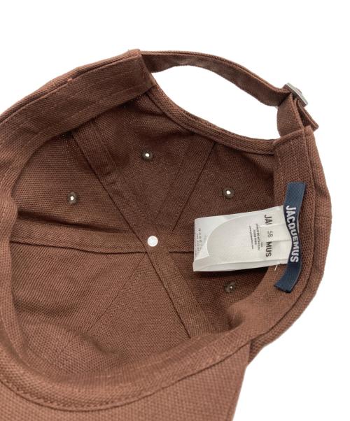 jacquemus（ジャックムス）JACQUEMUS (ジャックムス) ベースボールキャップ ブラウン サイズ:58の古着・服飾アイテム