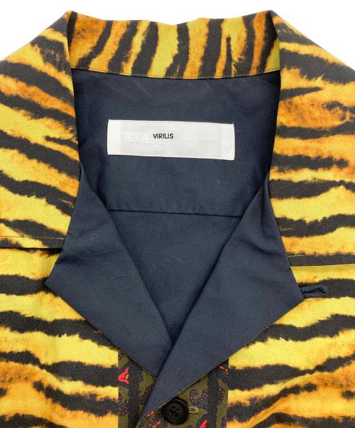 TOGA VIRILIS（トーガ ビリリース）TOGA VIRILIS (トーガ ビリリース) パネルプリント オープンカラーシャツ イエロー×ネイビー サイズ:44の古着・服飾アイテム
