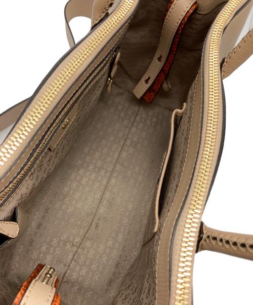 ANYA HINDMARCH（アニヤ・ハインドマーチ）ANYA HINDMARCH (アニヤハインドマーチ) ebury 2WAYショルダーバッグ ベージュの古着・服飾アイテム