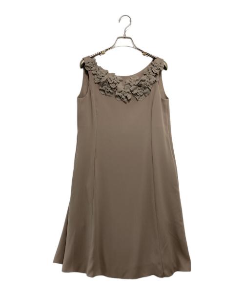 FOXEY NEWYORK（フォクシーニューヨーク）FOXEY NEWYORK (フォクシーニューヨーク) ノースリーブワンピース ベージュ サイズ:38の古着・服飾アイテム