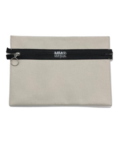 MM6 Maison Margiela（エムエムシックスメゾンマルジェラ）MM6 Maison Margiela (エムエムシックスメゾンマルジェラ) クラッチバッグ ホワイトの古着・服飾アイテム