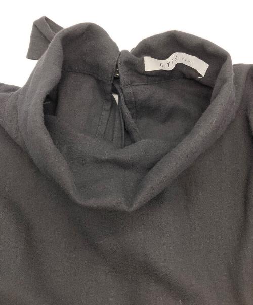 ETRE TOKYO（エトレトウキョウ）ETRE TOKYO (エトレトウキョウ) ロールカラーフリルワンピース ブラック サイズ:F 未使用品の古着・服飾アイテム