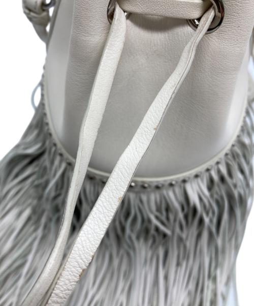 J&M DAVIDSON（ジェイ＆エム デヴィッドソン）J&M DAVIDSON (ジェイ＆エム デヴィッドソン) カーニバルスタッズフリンジショルダーバッグ グレーの古着・服飾アイテム