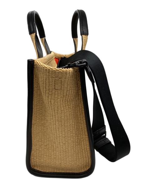 MARC JACOBS（マークジェイコブズ）MARC JACOBS (マークジェイコブス) Woven The Medium Tote_Natural/ザ ウーブン トート バッグ ミディアム ブラック×ベージュ 未使用品の古着・服飾アイテム