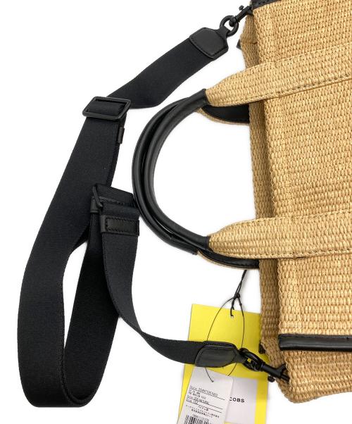 MARC JACOBS（マークジェイコブズ）MARC JACOBS (マークジェイコブス) Woven The Medium Tote_Natural/ザ ウーブン トート バッグ ミディアム ブラック×ベージュ 未使用品の古着・服飾アイテム