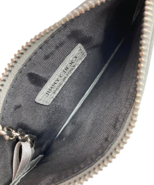 JIMMY CHOO（ジミーチュウ）JIMMY CHOO (ジミーチュウ) NANCY UUF MOONSTONE MIX/スタースタッズコインケース グレーの古着・服飾アイテム