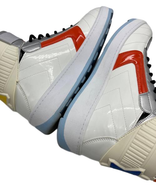 HENSHIN by KAMEN RIDER（ヘンシン バイ カメンライダー）HENSHIN by KAMEN RIDER (ヘンシン バイ カメンライダー)  仮面ライダー フォーゼモデル ハイカットスニーカー ホワイト サイズ:27.5の古着・服飾アイテム