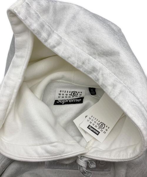 SUPREME（シュプリーム）Supreme (シュプリーム) MM6 Maison Margiela (エムエムシックスメゾンマルジェラ) Foil Box Logo Hooded Sweatshirt ホワイト×シルバー サイズ:XL 未使用品の古着・服飾アイテム