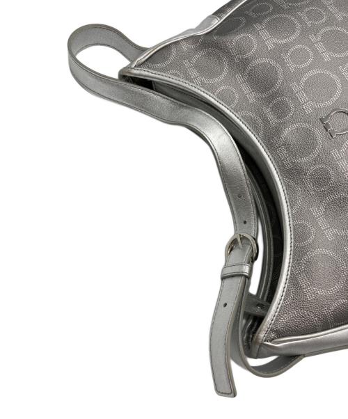 Salvatore Ferragamo（サルヴァトーレ フェラガモ）Salvatore Ferragamo (サルヴァトーレ フェラガモ) ワンショルダーバッグ シルバーの古着・服飾アイテム