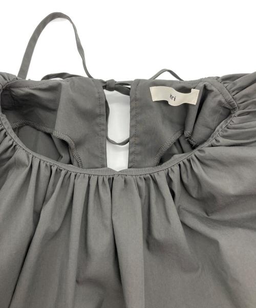 YORI（ヨリ）yori (ヨリ) バックリボンギャザーワンピース グレー サイズ:Fの古着・服飾アイテム
