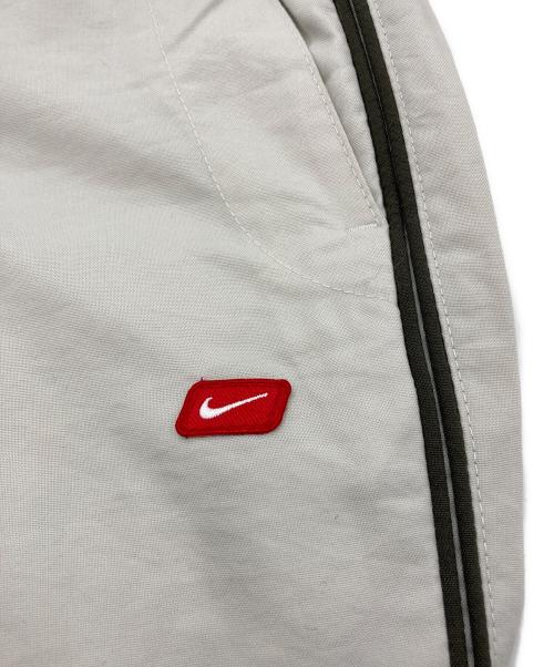 NIKE（ナイキ）NIKE (ナイキ) サイドラインイージーパンツ アイボリー サイズ:XL 未使用品の古着・服飾アイテム