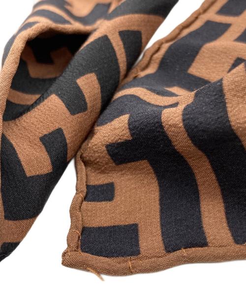 FENDI（フェンディ）FENDI (フェンディ) ズッカ柄シルクスカーフ ブラウンの古着・服飾アイテム
