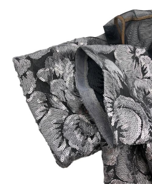 TADASHI SHOJI（タダシ ショージ）TADASHI SHOJI (タダシ ショージ) Kala Floral Sequin Embroidered/刺繍ワンピース グレー サイズ:8の古着・服飾アイテム