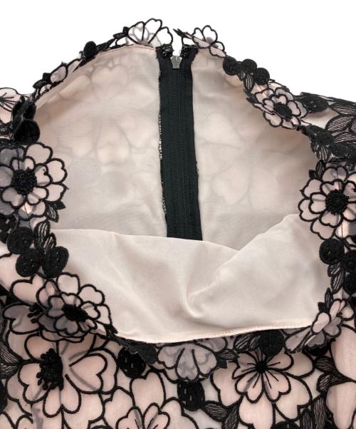 CHRISCELIN（クリスセリーン）CHRISCELIN (クリスセリーン) 刺繍デザインワンピース ブラック×ピンク サイズ:40の古着・服飾アイテム