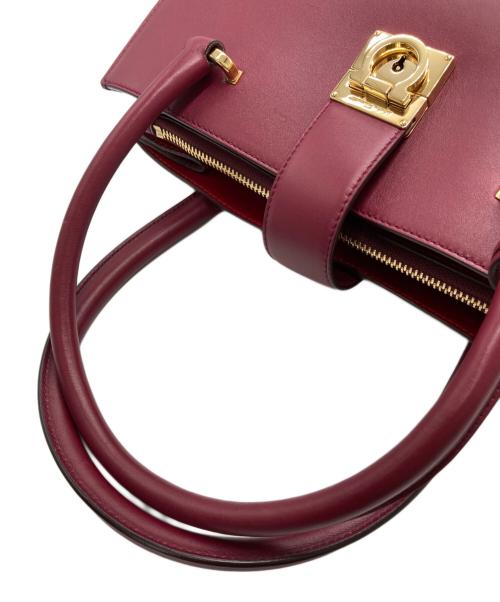 Salvatore Ferragamo（サルヴァトーレ フェラガモ）Salvatore Ferragamo (サルヴァトーレ フェラガモ) ジュリエット ガンチーニ クロージャー レッド サイズ:-の古着・服飾アイテム