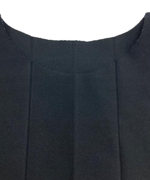 ISSEY MIYAKE me（イッセイ ミヤケ ミー）ISSEY MIYAKE me (イッセイ ミヤケ ミー) 半袖プリーツカットソー ブラック サイズ:-の古着・服飾アイテム