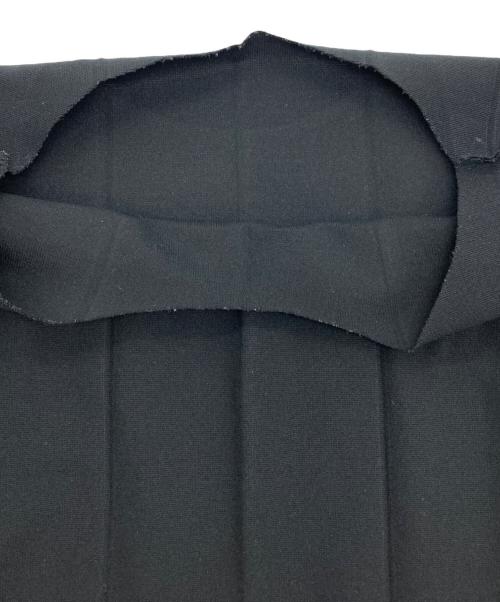 ISSEY MIYAKE me（イッセイ ミヤケ ミー）ISSEY MIYAKE me (イッセイ ミヤケ ミー) 半袖プリーツカットソー ブラック サイズ:-の古着・服飾アイテム