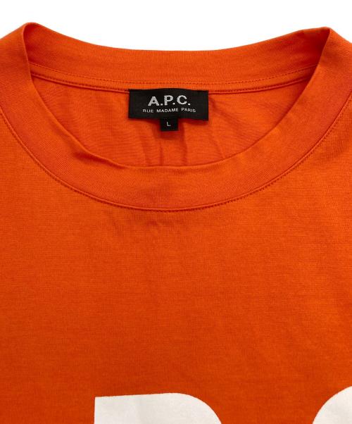 A.P.C.（アーペーセー）A.P.C. (アーペーセー) ロゴプリントTシャツ オレンジ サイズ:Lの古着・服飾アイテム