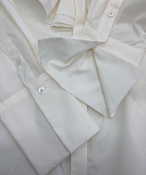 anuans（アニュアンス）anuans (アニュアンス) ラッフルカットオフブラウス ホワイト サイズ:Fの古着・服飾アイテム