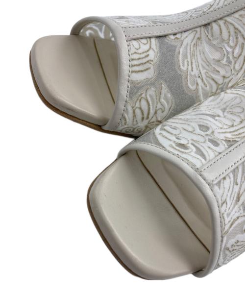 卑弥呼（ヒミコ）卑弥呼 (ヒミコ) フロッキーチュールサンダル ホワイト サイズ:23の古着・服飾アイテム