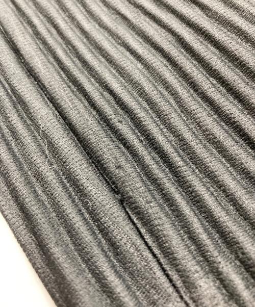 HOMME PLISSE ISSEY MIYAKE（オム プリッセ イッセイ ミヤケ）HOMME PLISSE ISSEY MIYAKE (オム プリッセ イッセイ ミヤケ) スリットプリーツパンツ ブラック サイズ:3の古着・服飾アイテム