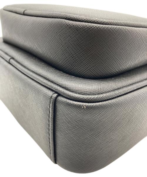 EMPORIO ARMANI（エンポリオアルマーニ）EMPORIO ARMANI (エンポリオアルマーニ) ショルダーバッグ ブラックの古着・服飾アイテム