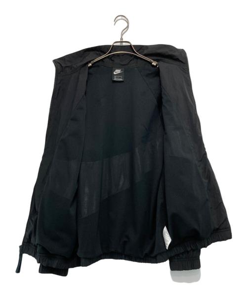 NIKE（ナイキ）NIKE (ナイキ) Big swooshナイロンジャケット ブラック×ホワイト サイズ:Lの古着・服飾アイテム