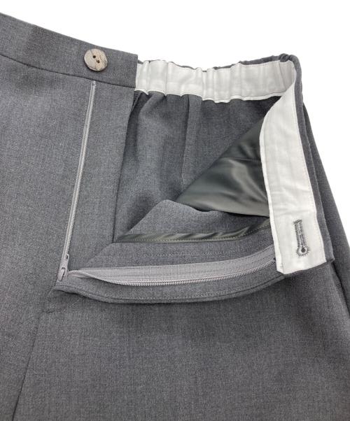 ENFOLD（エンフォルド）ENFOLD (エンフォルド) SLIM STRAIGHT TROUSERS グレー サイズ:38の古着・服飾アイテム