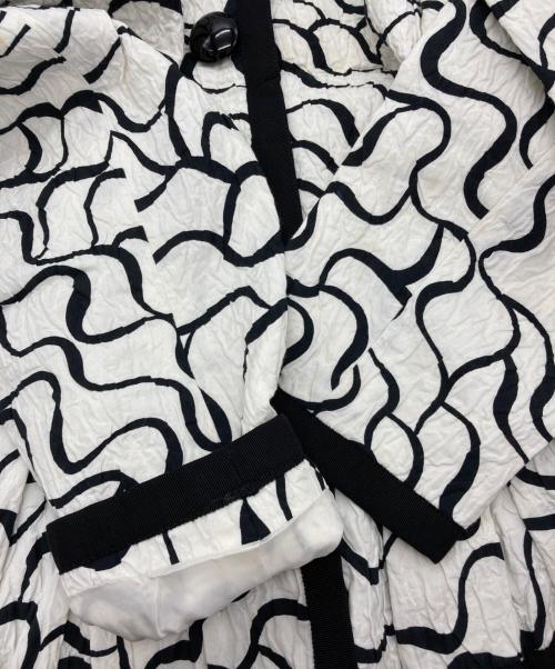 Yves Saint Laurent（イヴサンローラン）Yves Saint Laurent (イヴサンローラン) ［OLD］ノーカラーペプラムジャケット ホワイト×ブラック サイズ:Lの古着・服飾アイテム