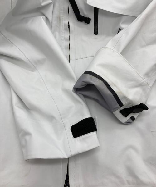 NIKE ACG（ナイキエーシージー）NIKE ACG (ナイキエーシージー) 2in1 System Jacket ホワイト サイズ:Sの古着・服飾アイテム