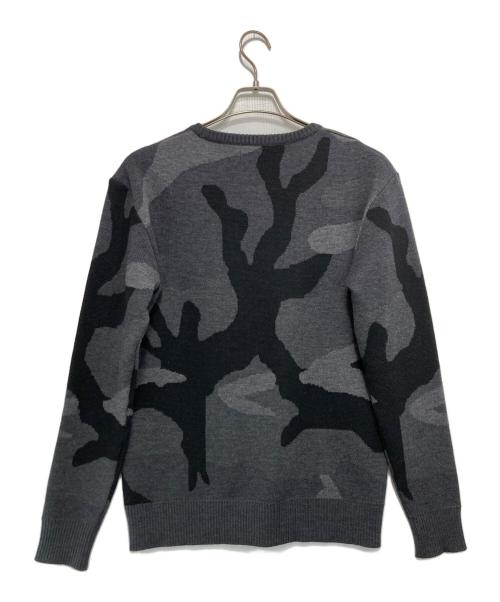 1piu1uguale3（ウノピュウノウグァーレトレ）1piu1uguale3 (ウノピュウノウグァーレトレ) カモ柄ウールニット グレー×ブラック サイズ:XLの古着・服飾アイテム