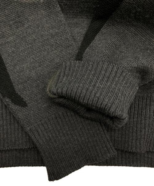 1piu1uguale3（ウノピュウノウグァーレトレ）1piu1uguale3 (ウノピュウノウグァーレトレ) カモ柄ウールニット グレー×ブラック サイズ:XLの古着・服飾アイテム