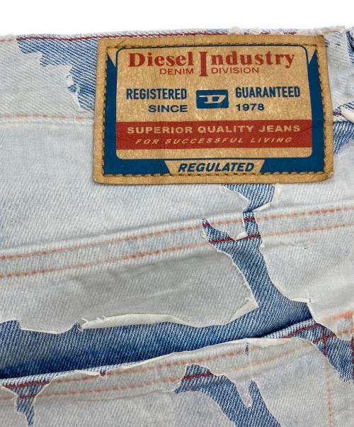 DIESEL（ディーゼル）DIESEL (ディーゼル) STRAIGHT FIT MID-RIZE LIGHTLY JEANS インディゴ サイズ:33の古着・服飾アイテム
