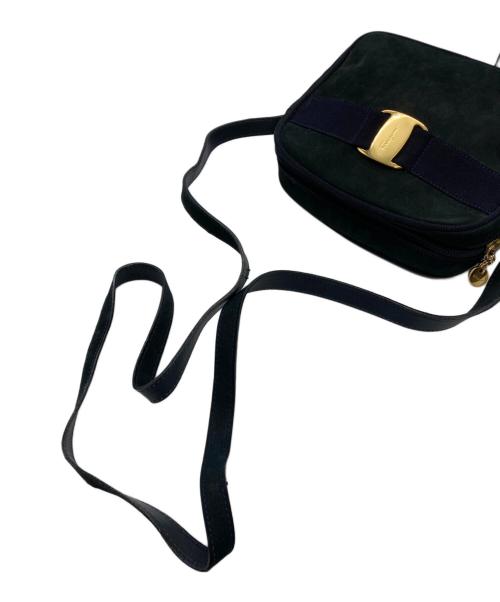 Salvatore Ferragamo（サルヴァトーレ フェラガモ）Salvatore Ferragamo (サルヴァトーレ フェラガモ) ヴァラ ショルダーバッグ ネイビーの古着・服飾アイテム