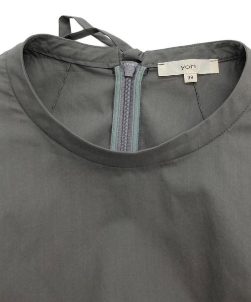YORI（ヨリ）YORI (ヨリ) コットンバックリボンブラウス グレー サイズ:38の古着・服飾アイテム