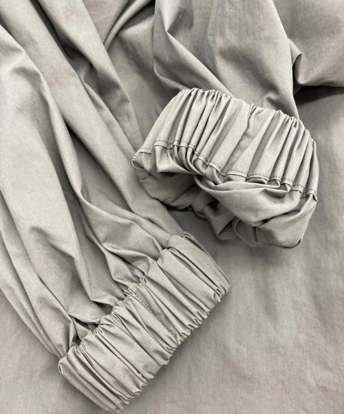 YORI（ヨリ）YORI (ヨリ) コットンバックリボンブラウス グレー サイズ:38の古着・服飾アイテム