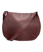 Cartierカルティエ）の古着「レザーフラップショルダーバッグ」｜ボルドー