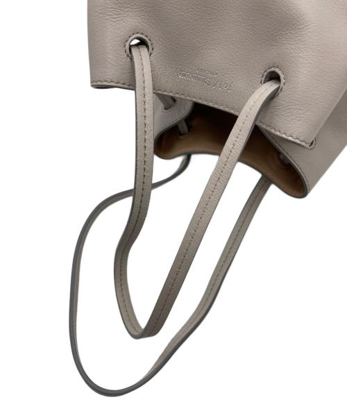 J&M DAVIDSON（ジェイ＆エム デヴィッドソン）J&M DAVIDSON (ジェイ＆エム デヴィッドソン) MINI DAISY /ミニ デイジー ハンドバッグ ベージュの古着・服飾アイテム