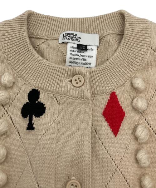 DOUBLE STANDARD（ダブルスタンダード）DOUBLE STANDARD (ダブルスタンダード) Snowyトランプ柄インターシャジャガードカーディガン ベージュ サイズ:36の古着・服飾アイテム