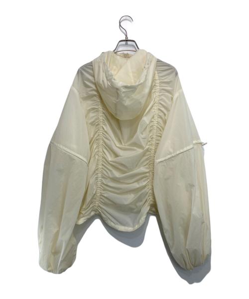 emmi atelier（エミアトリエ）emmi atelier (エミアトリエ) ギャザーナイロンブルゾン アイボリー サイズ:Fの古着・服飾アイテム