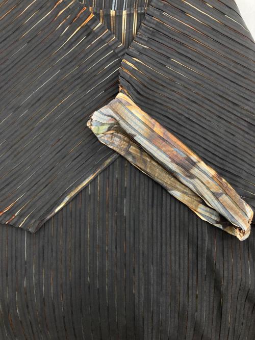 ISSEY MIYAKE（イッセイミヤケ）ISSEY MIYAKE (イッセイミヤケ) 07SS Pleated Print Sleeveless Cut and Sewn ブラウン サイズ:2の古着・服飾アイテム