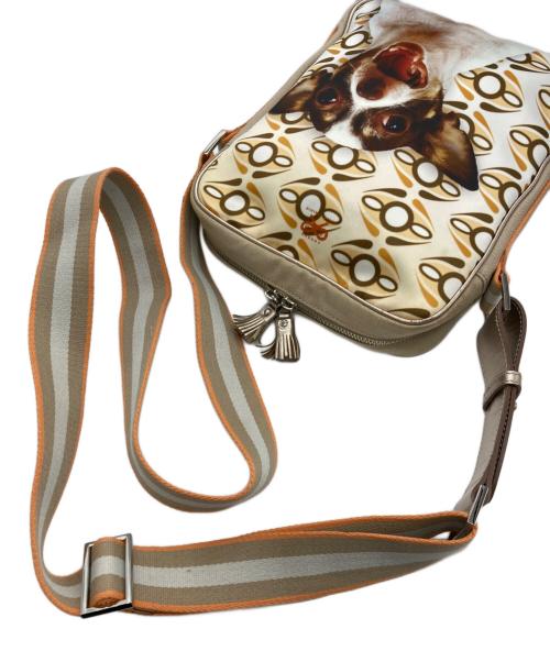 ANYA HINDMARCH（アニヤ・ハインドマーチ）ANYA HINDMARCH (アニヤ・ハインドマーチ) チワワプリント ショルダーバッグ ベージュの古着・服飾アイテム