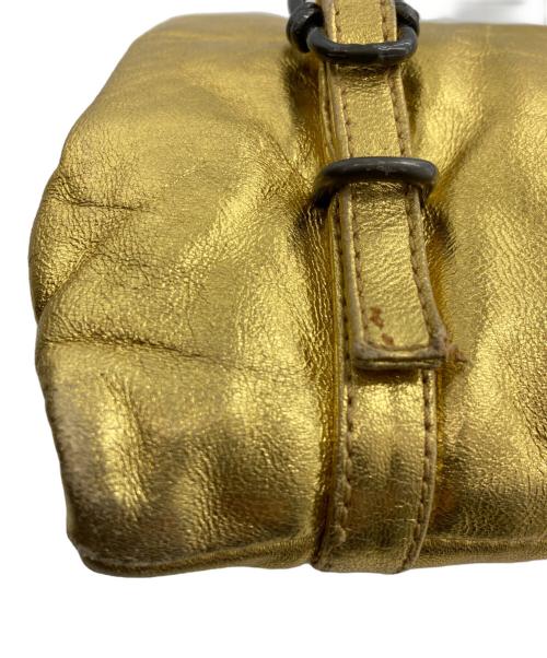 PRADA（プラダ）PRADA (プラダ) ゴールドメタリック ミニハンドバッグ ゴールドの古着・服飾アイテム