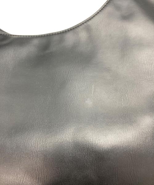 STUDIOUS（ステュディオス）STUDIOUS (ステュディオス) オーバーサイズレザーショルダーバッグ ブラックの古着・服飾アイテム