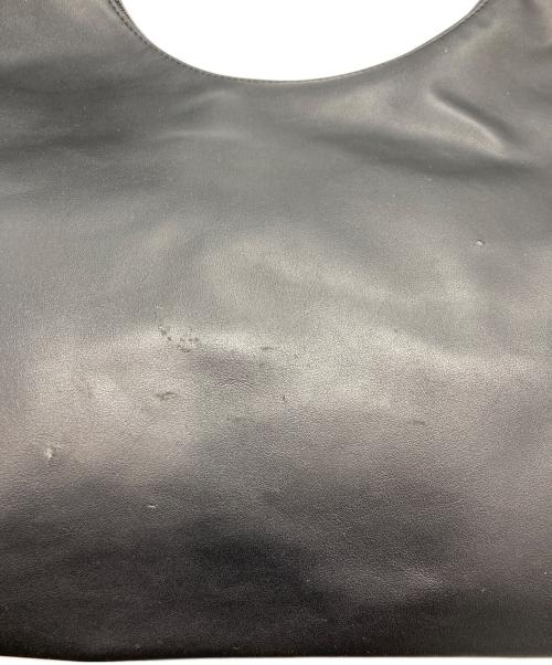 STUDIOUS（ステュディオス）STUDIOUS (ステュディオス) オーバーサイズレザーショルダーバッグ ブラックの古着・服飾アイテム