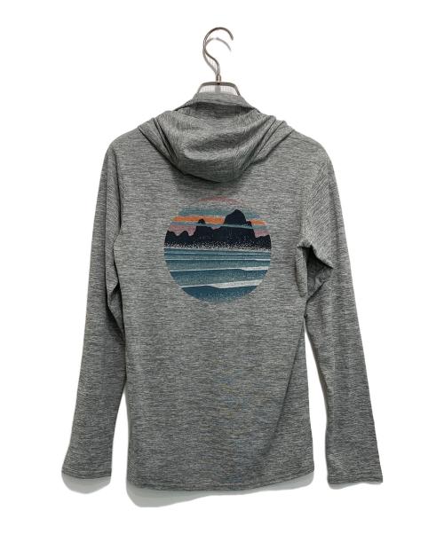 Patagonia（パタゴニア）Patagonia (パタゴニア) キャプリーングラフィックフーディ グレー サイズ:XSの古着・服飾アイテム