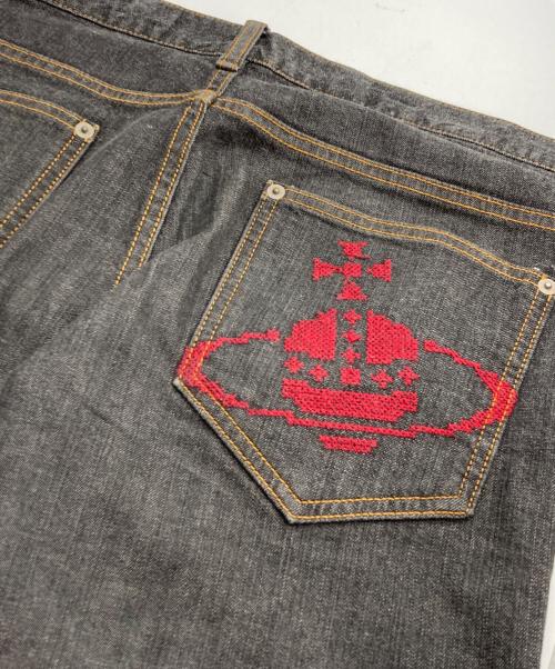 Vivienne Westwood man（ヴィヴィアン ウェストウッド マン）Vivienne Westwood man (ヴィヴィアン ウェストウッド マン) オーブ刺繍デニムパンツ ブラック サイズ:46の古着・服飾アイテム