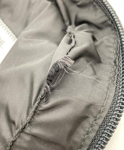 Thom Browne（トムブラウン）Thom Browne (トムブラウン) パディングショルダーバッグ ブラックの古着・服飾アイテム