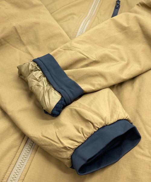 F.C.Real Bristol（エフシーレアルブリストル）F.C.Real Bristol (エフシーレアルブリストル) HYBRID LIGHT INSULATION JACKET ベージュ サイズ:Lの古着・服飾アイテム