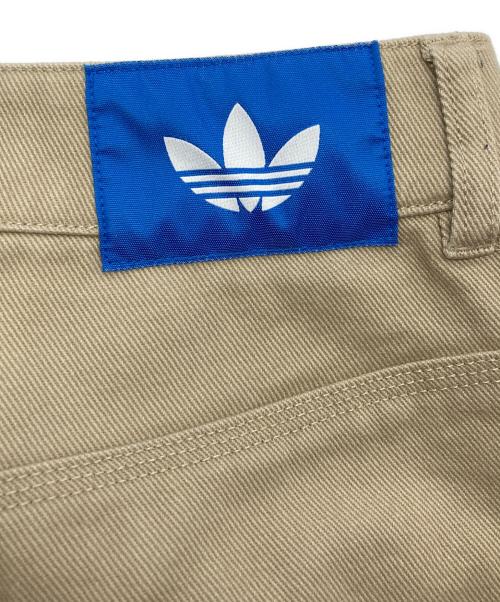 adidas（アディダス）adidas (アディダス) CITY SKATE LOOSE TROUSERS ベージュ サイズ:Sの古着・服飾アイテム